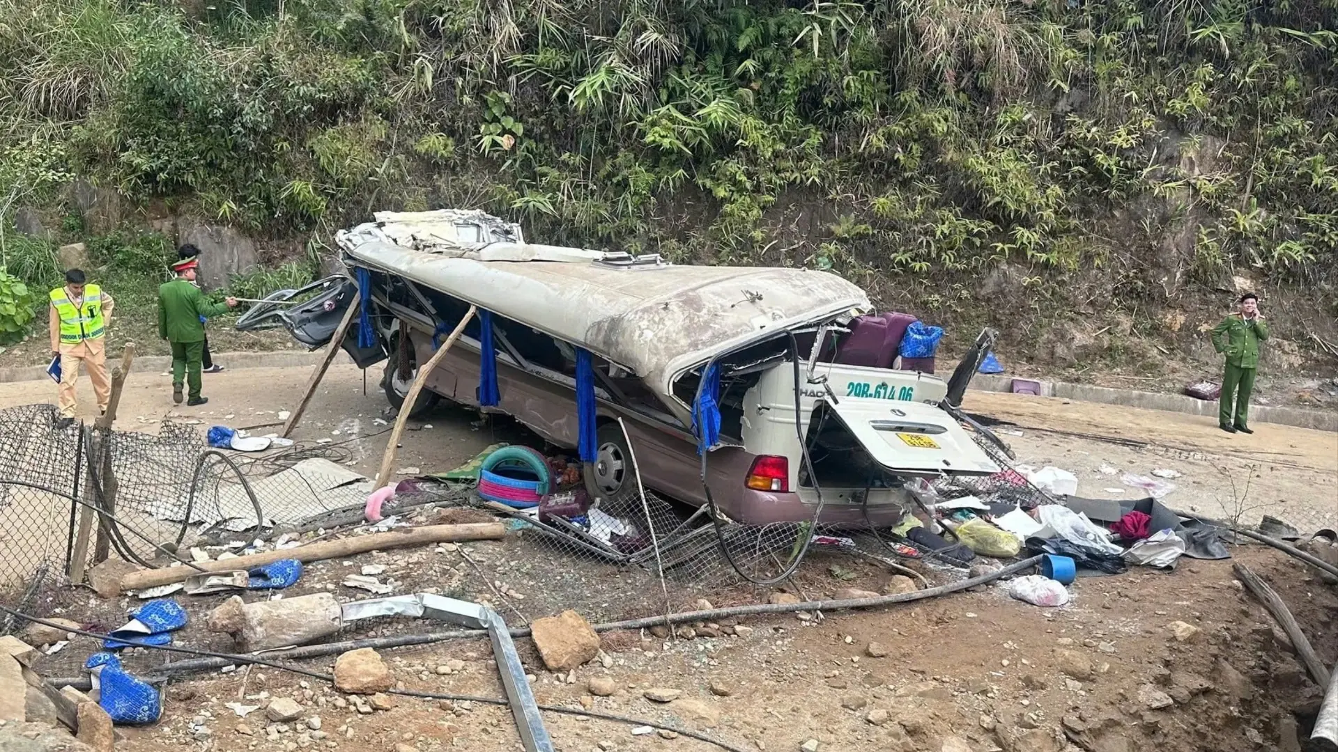 Kiểm tra xe hợp đồng liên quan vụ tai nạn ở Lào Cai